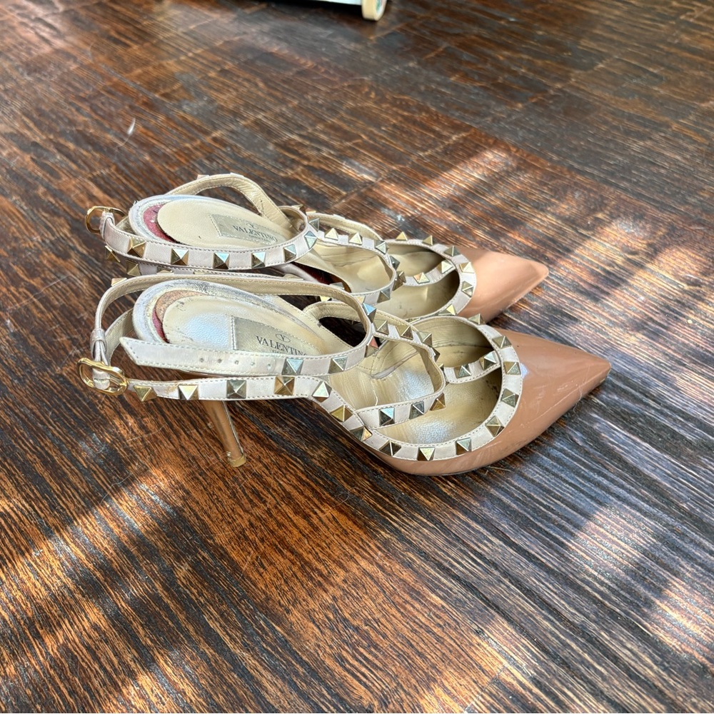 Valentino Rockstud Pumps